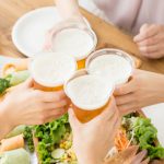 宴会が辛い 自意識過剰か 人にどう見られているか不安になるだけ